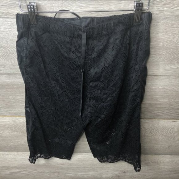 Unravel Project Size 28 Lace Layered Cycling Short - Picture 8 of 12
